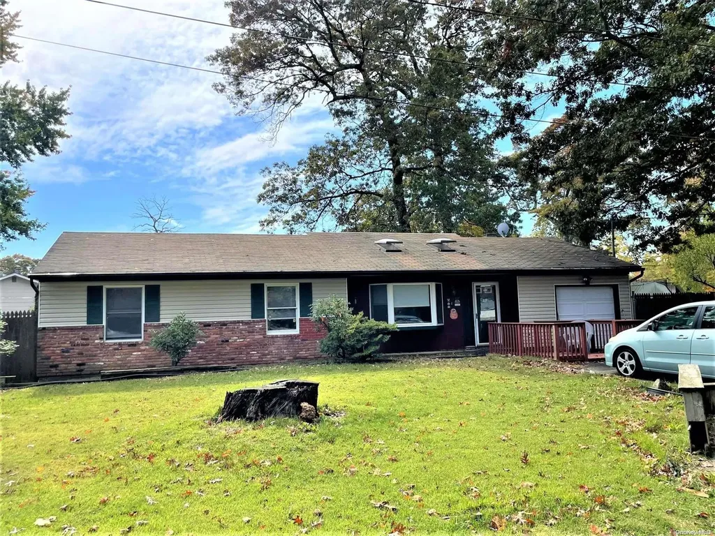 4 Oak Avenue Centereach NY 11720