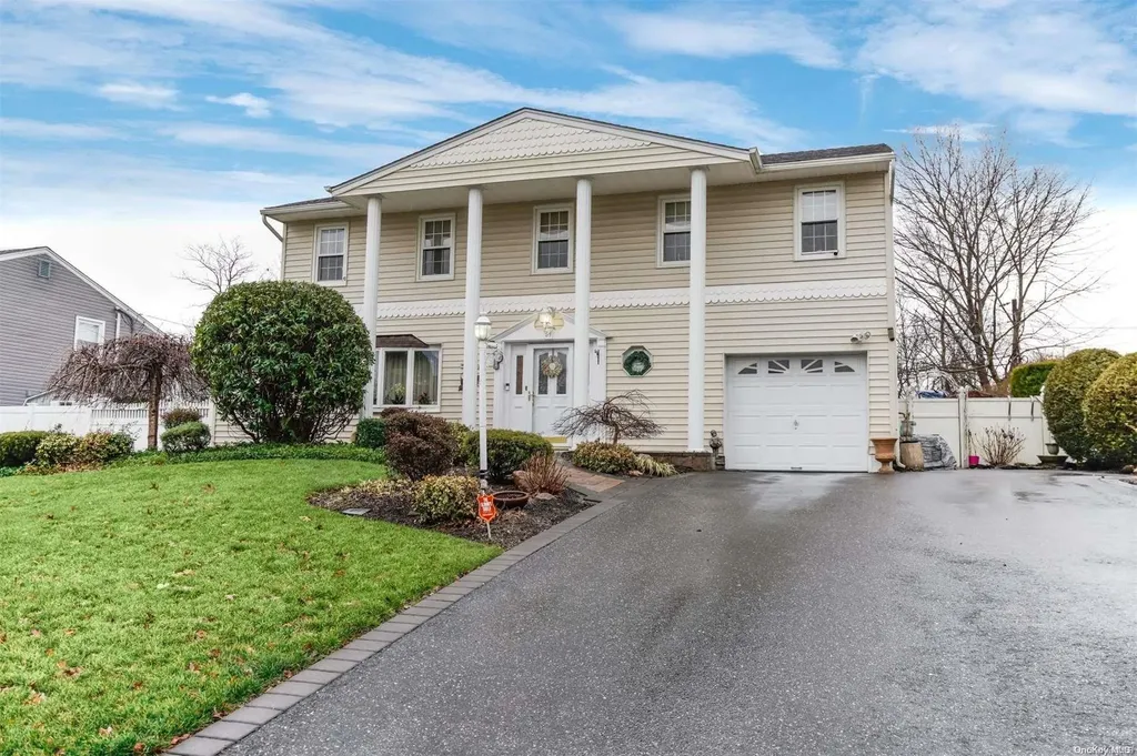 64 Wesleyan Road Smithtown NY 11787