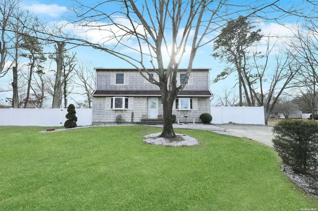 4 Rustic Gate Ridge NY 11961