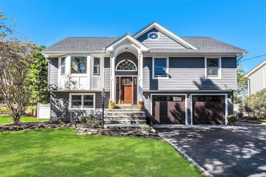 206 Connetquot Road Oakdale NY 11769