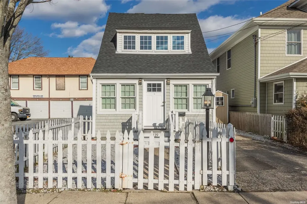 119 S Clinton Avenue Bay Shore NY 11706