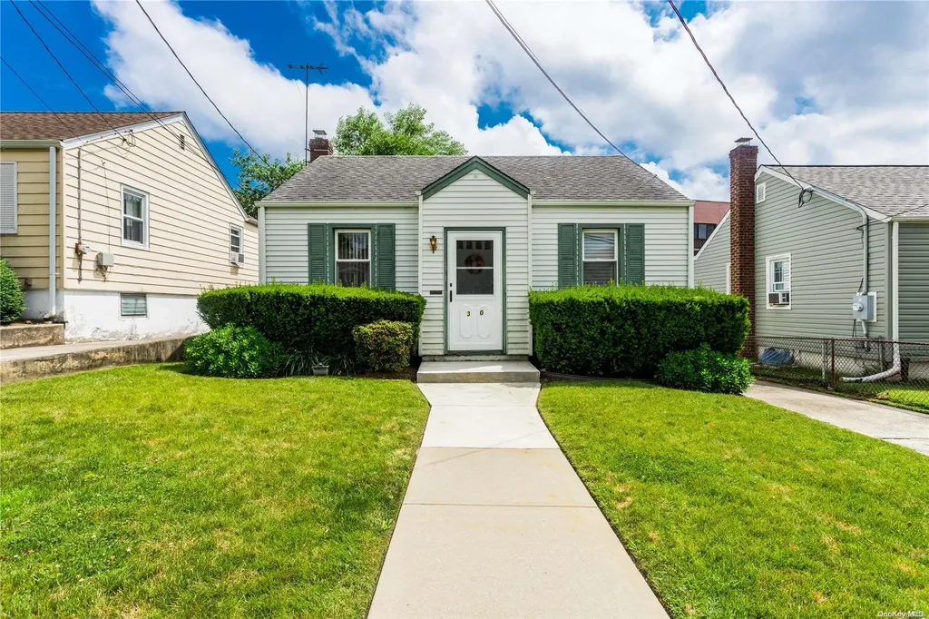 30 Exford Place Albertson NY 11507
