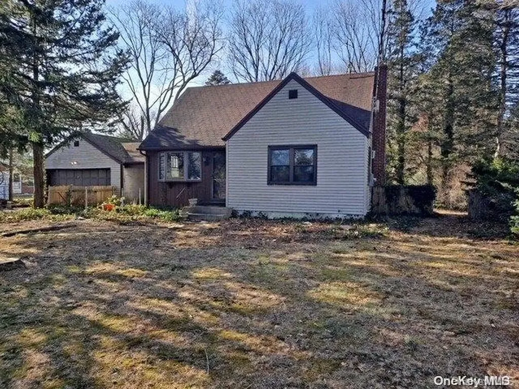 1115 Carlls Straight Path Dix Hills NY 11746