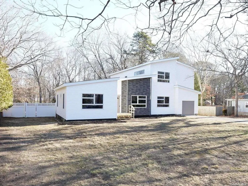 289 Munsell Road East Patchogue NY 11772