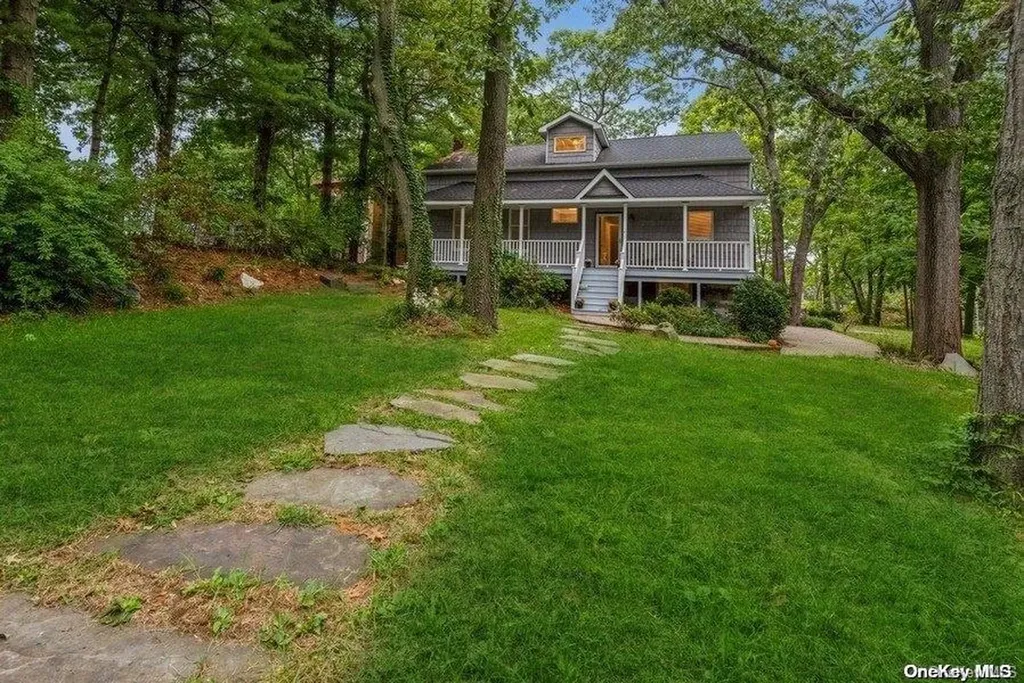 16 Berkshire Drive Selden NY 11784