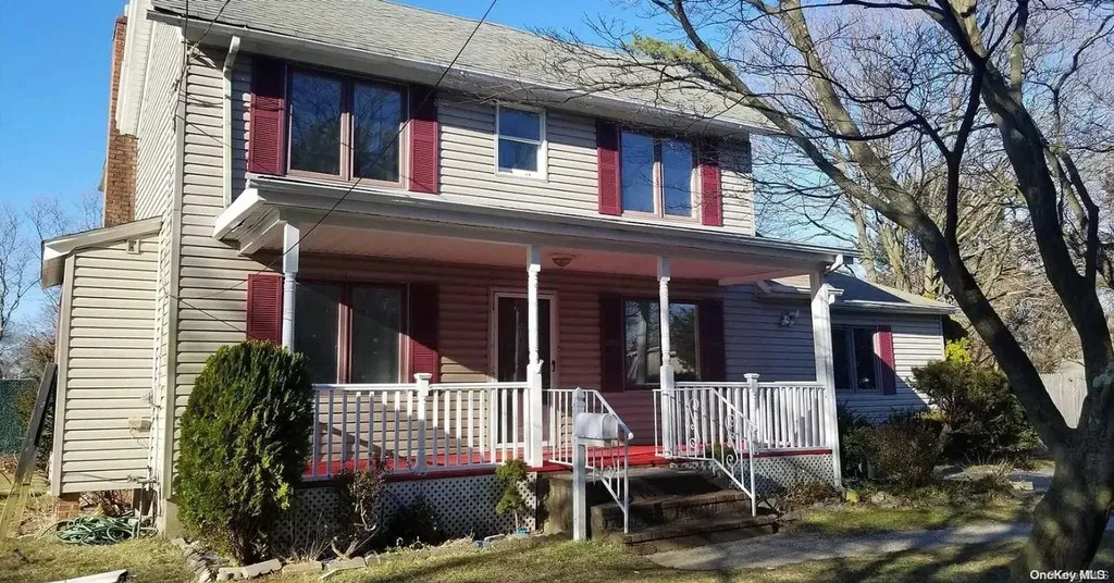 18 E 8th Street Patchogue NY 11772