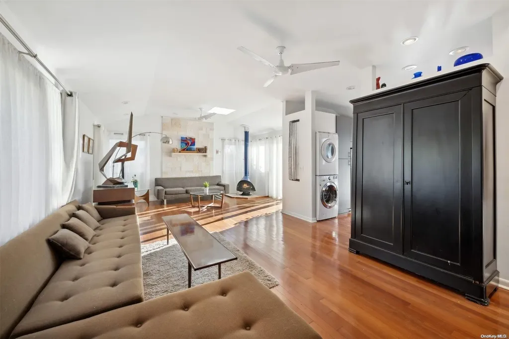 106 Lynncliff Road Hampton Bays NY 11946