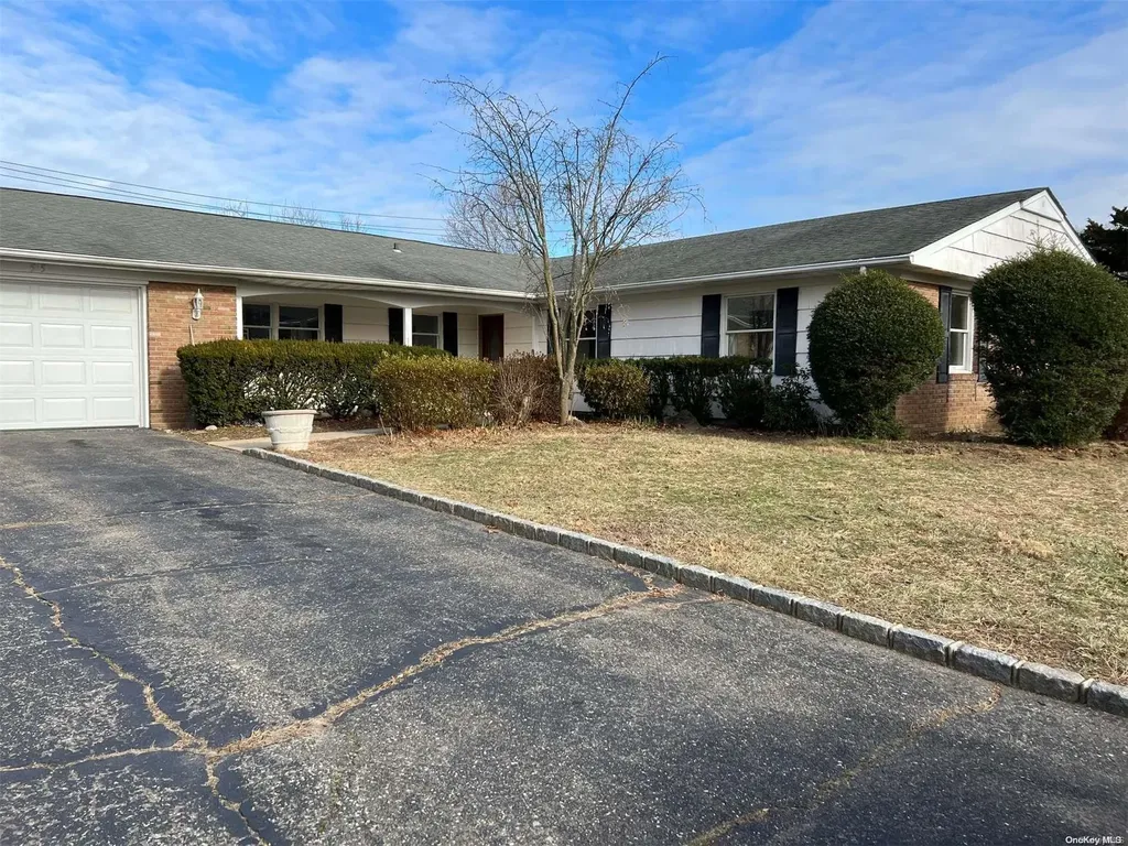 55 Manchester Lane Stony Brook NY 11790