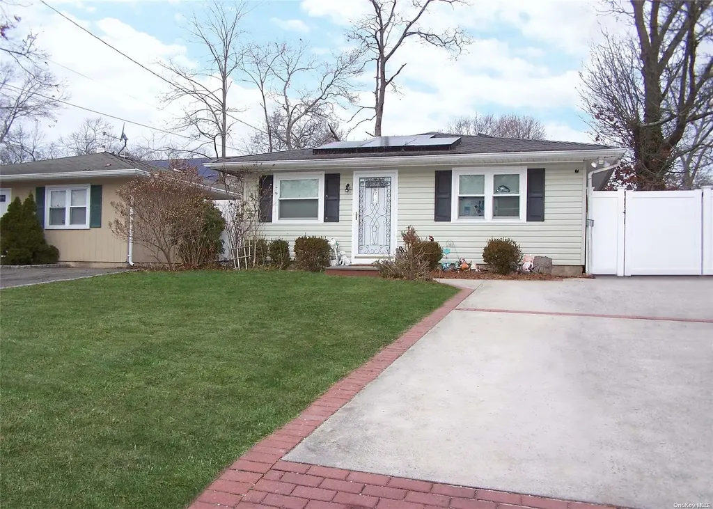 223 Hampton Avenue Mastic NY 11950