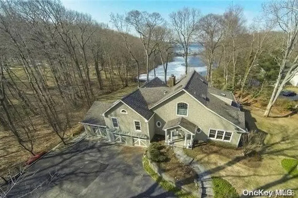 17 Mallard Drive Lloyd Harbor NY 11743
