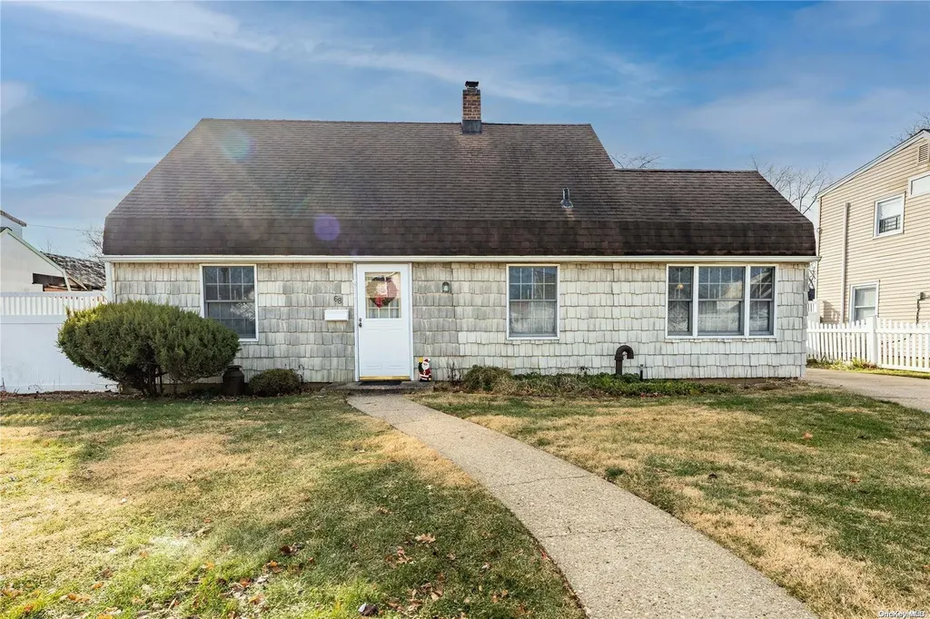 68 Crescent Lane Levittown NY 11756