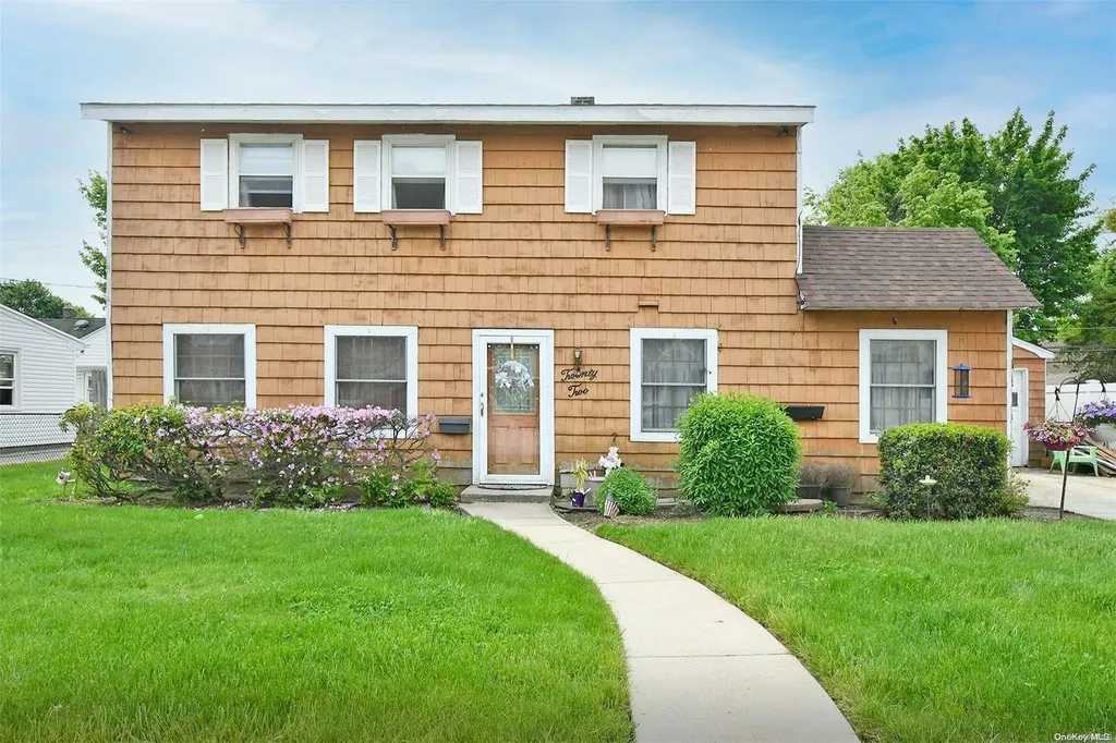 22 Hawk Lane Levittown NY 11756