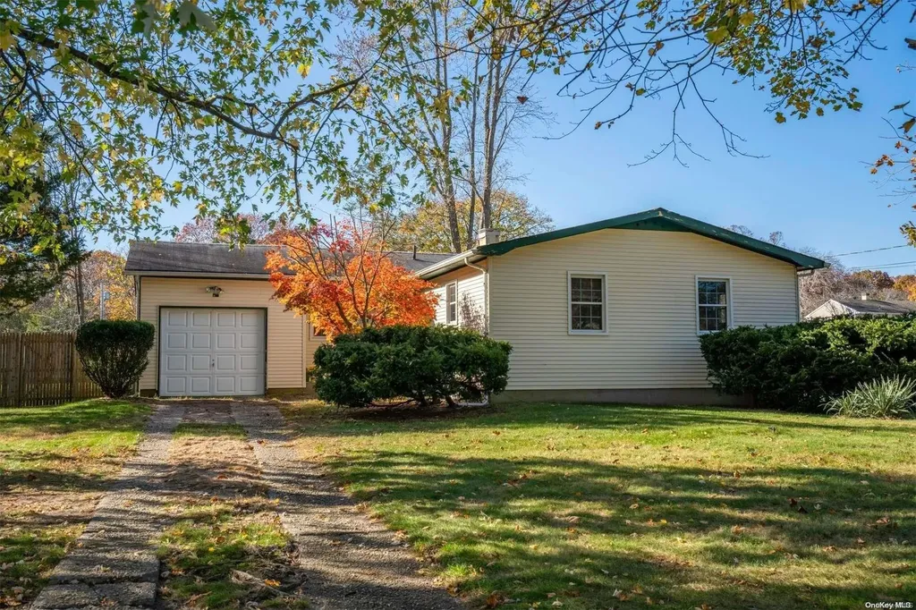 6 Cammann Road Coram NY 11727