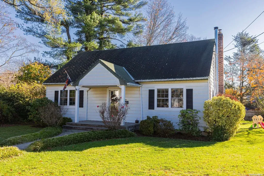 22 Cedar Street Smithtown NY 11787
