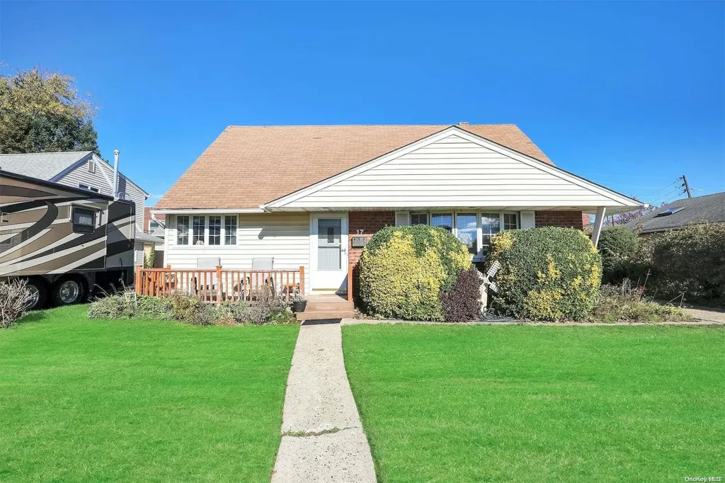 17 Mozart Lane Bethpage NY 11714