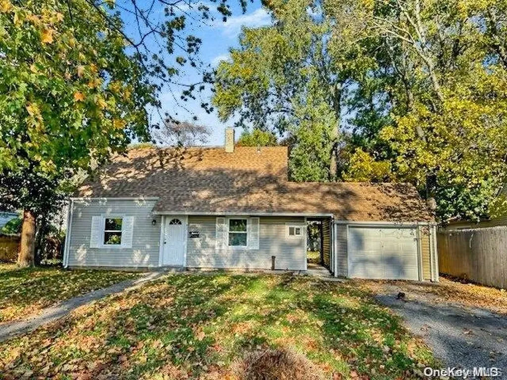 82 Maplewood Drive Westbury NY 11590