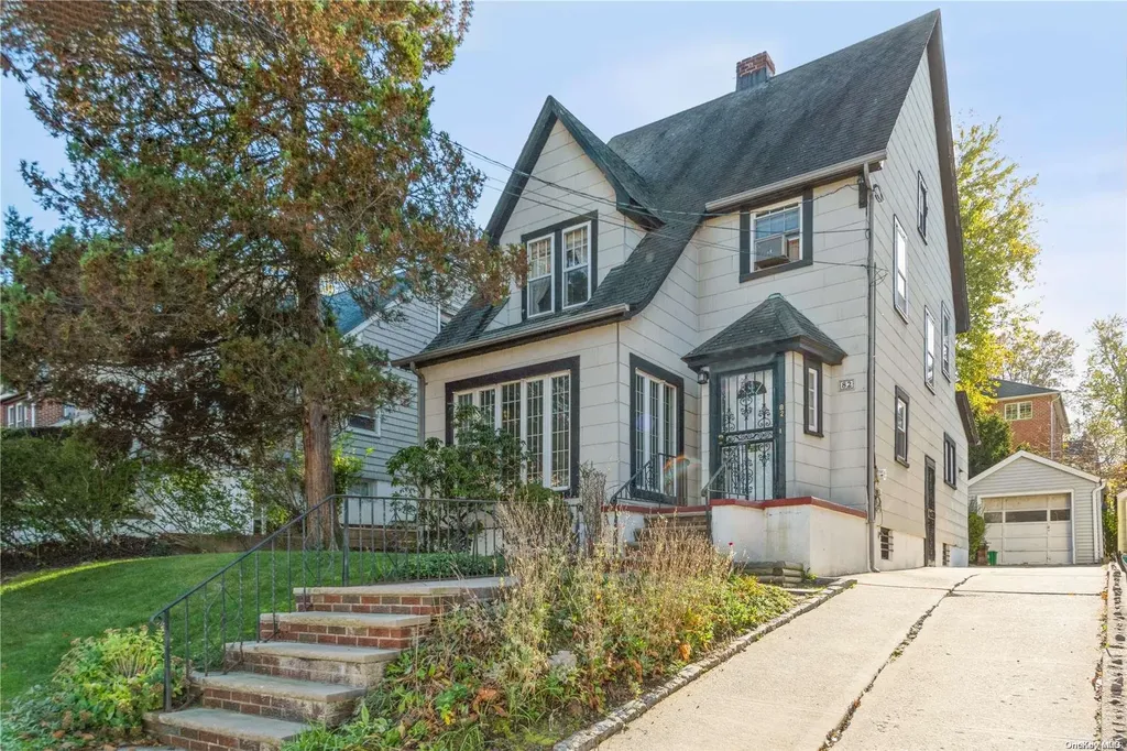 82 Nassau Road Great Neck NY 11021