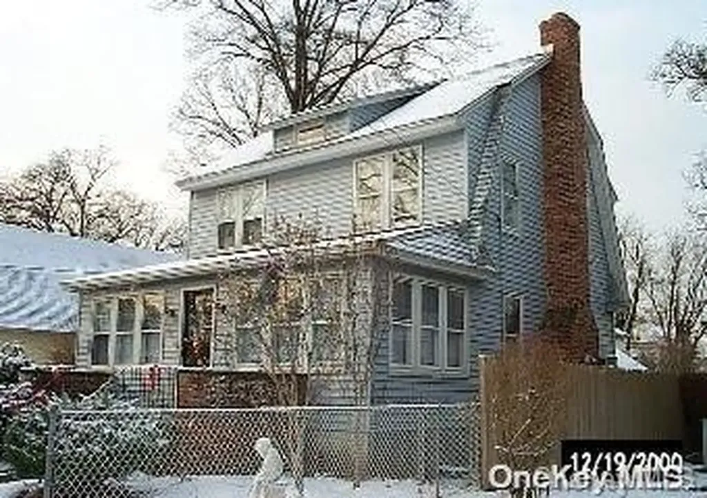 21 Rolling Street Lynbrook NY 11563