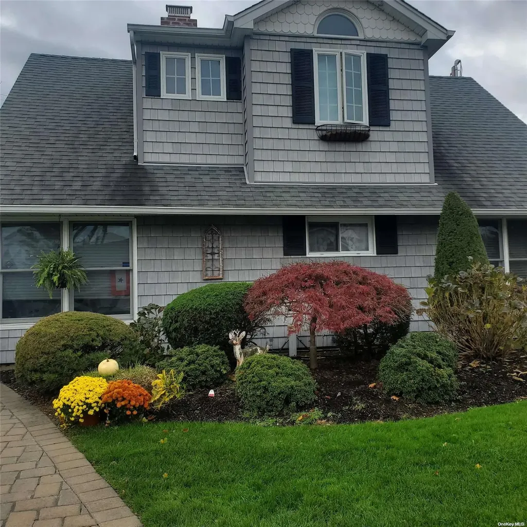 18 Swallow Lane Levittown NY 11756