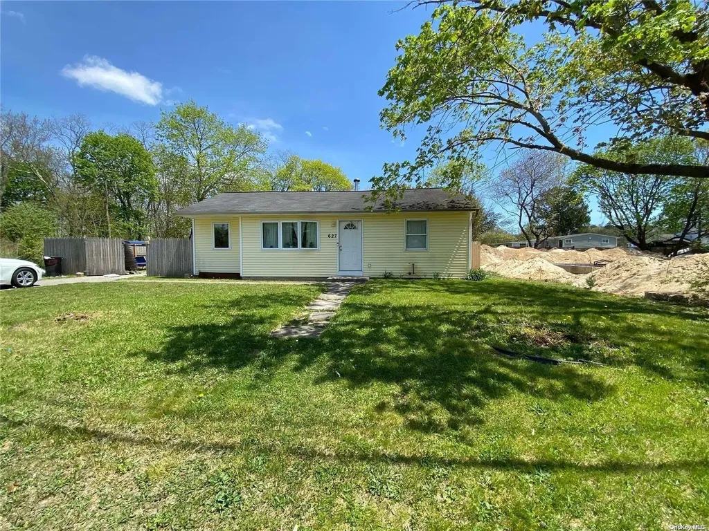 627 Post Avenue Bellport NY 11713