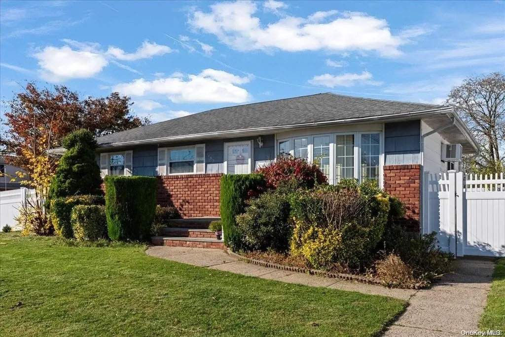 161 11th Street Bethpage NY 11714