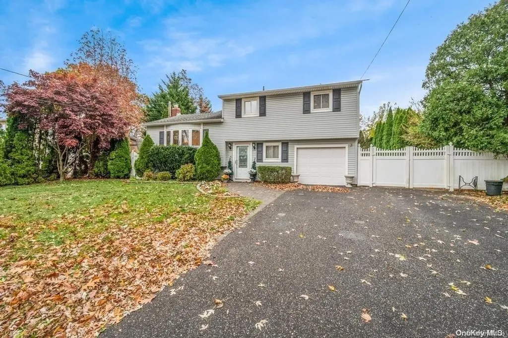 41 Holiday Park Drive Centereach NY 11720