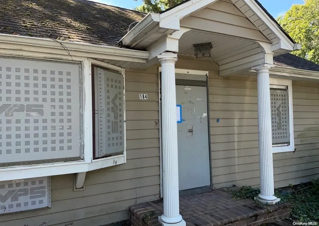 184 Moriches Avenue Mastic NY 11950