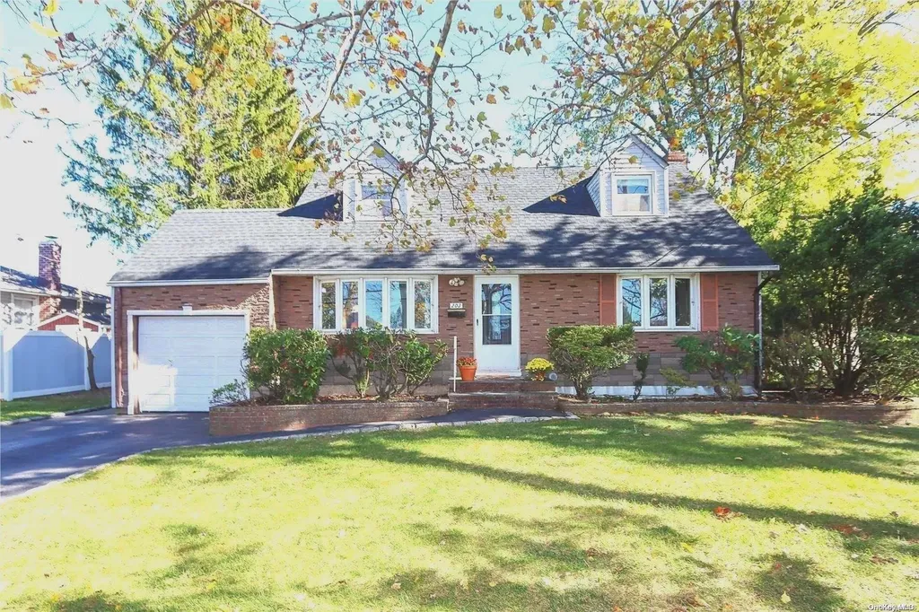 203 Miller Place Syosset NY 11791