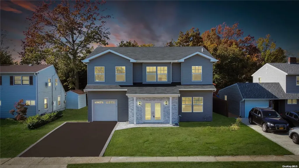 124 Hamlet Road Levittown NY 11756
