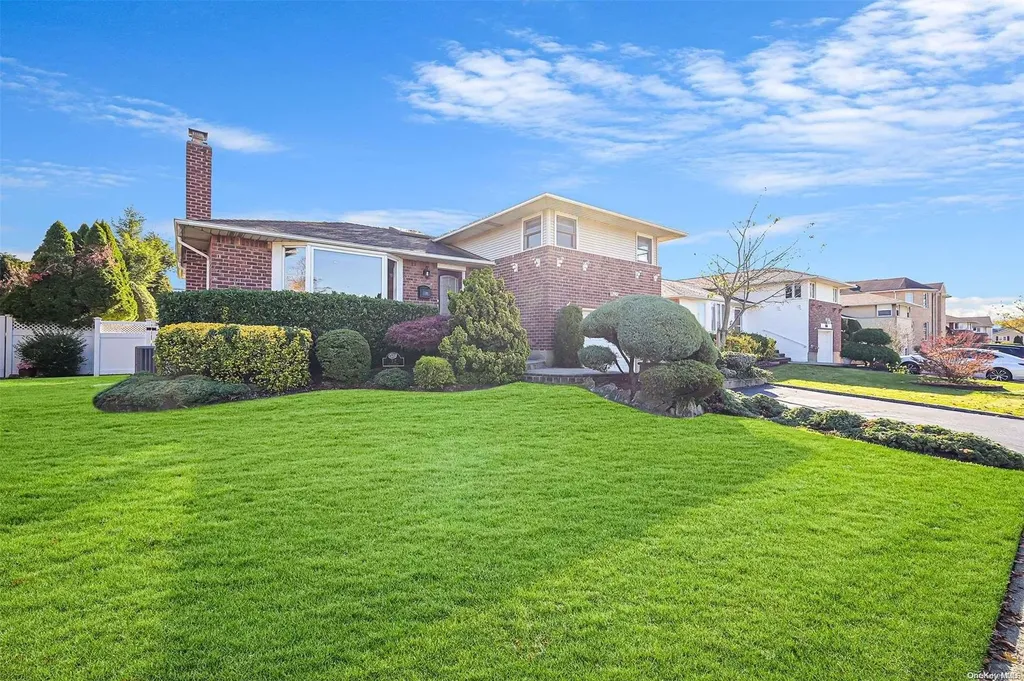 72 Bud Lane Levittown NY 11756