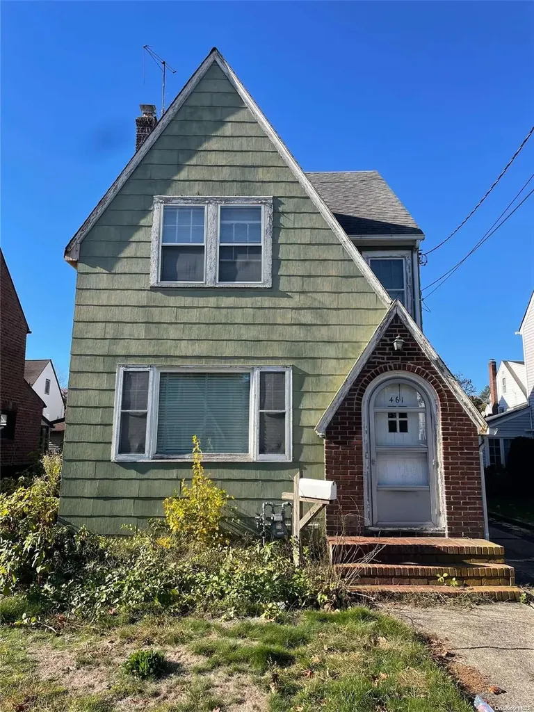 461 Marcellus Road Mineola NY 11501