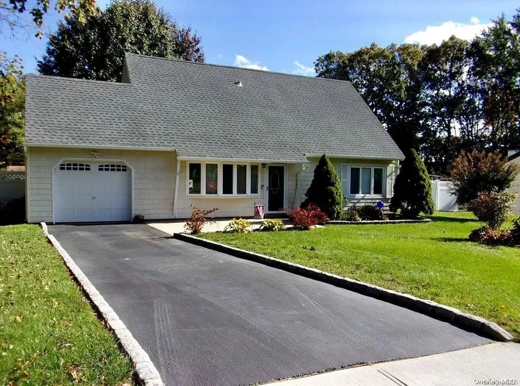 83 Howe Road Coram NY 11727