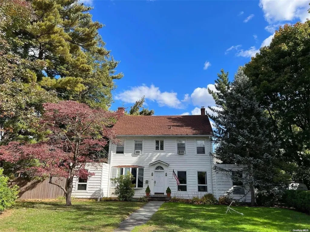 16 Travers Street Manhasset NY 11030