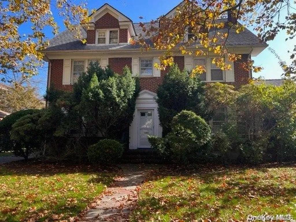 3 Iris Street Cedarhurst NY 11516