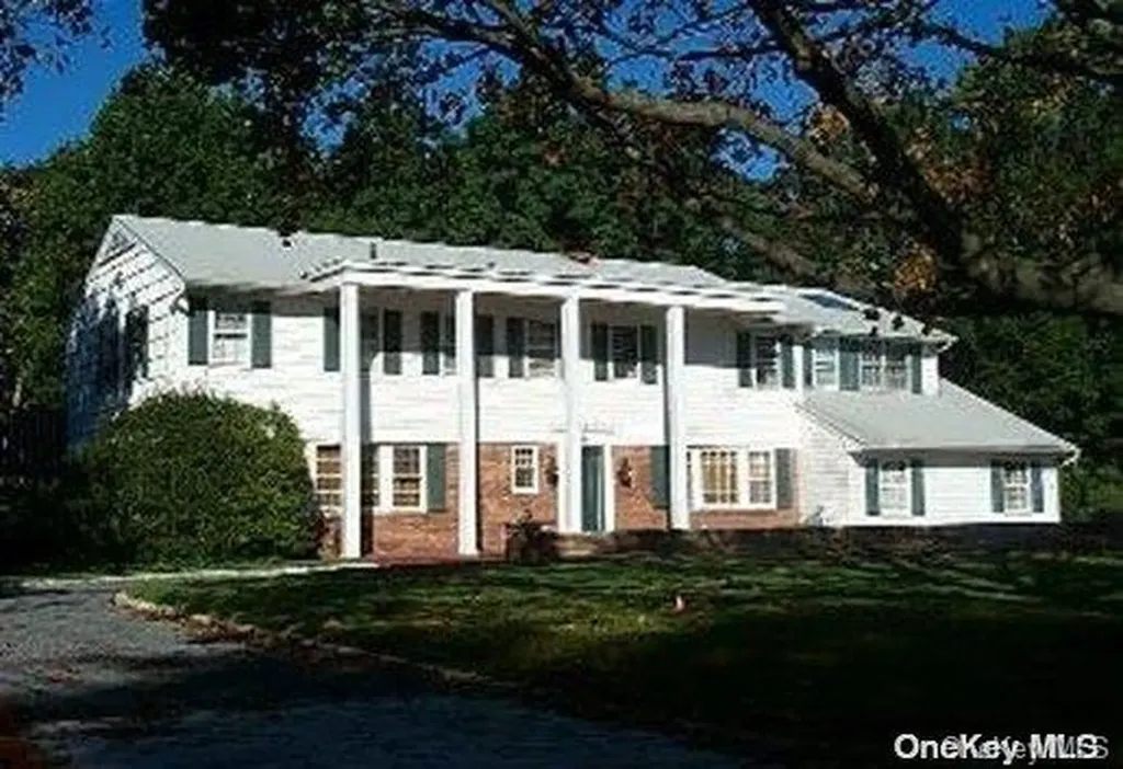 25 Steven Lane Great Neck NY 11024