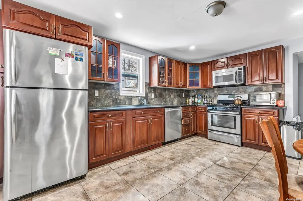3172 Union Boulevard East Islip NY 11730