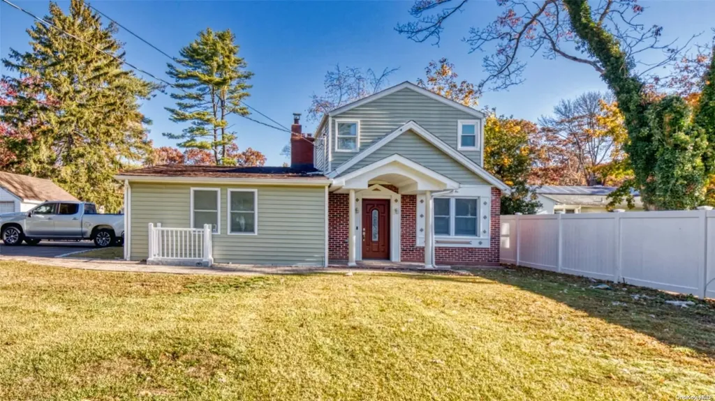 631 Mount Avenue West Babylon NY 11704