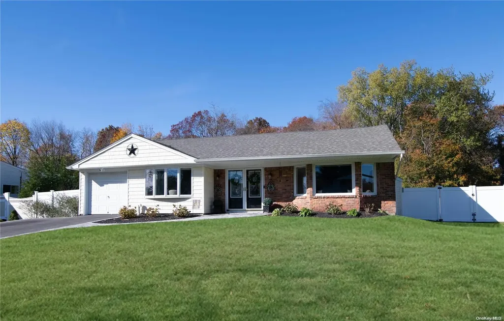 25 Steven Place Smithtown NY 11787