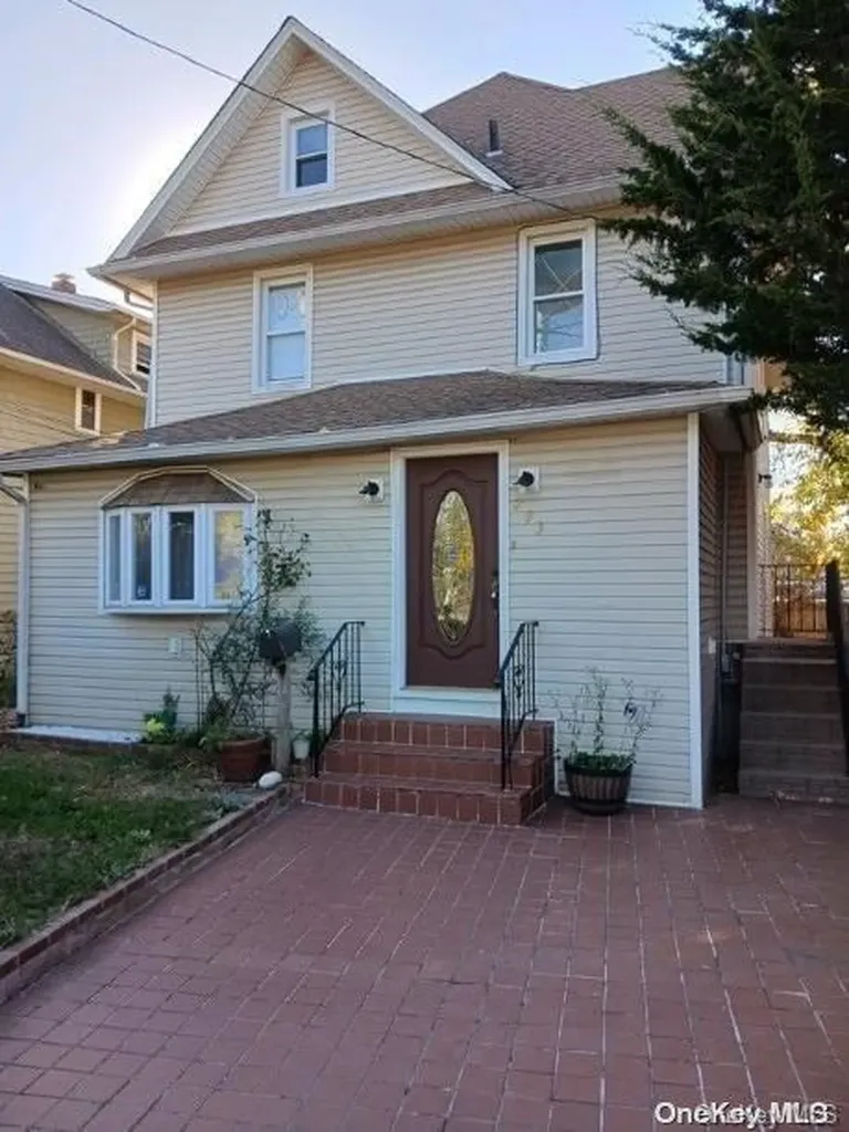 293 Clinton Street Hempstead NY 11550