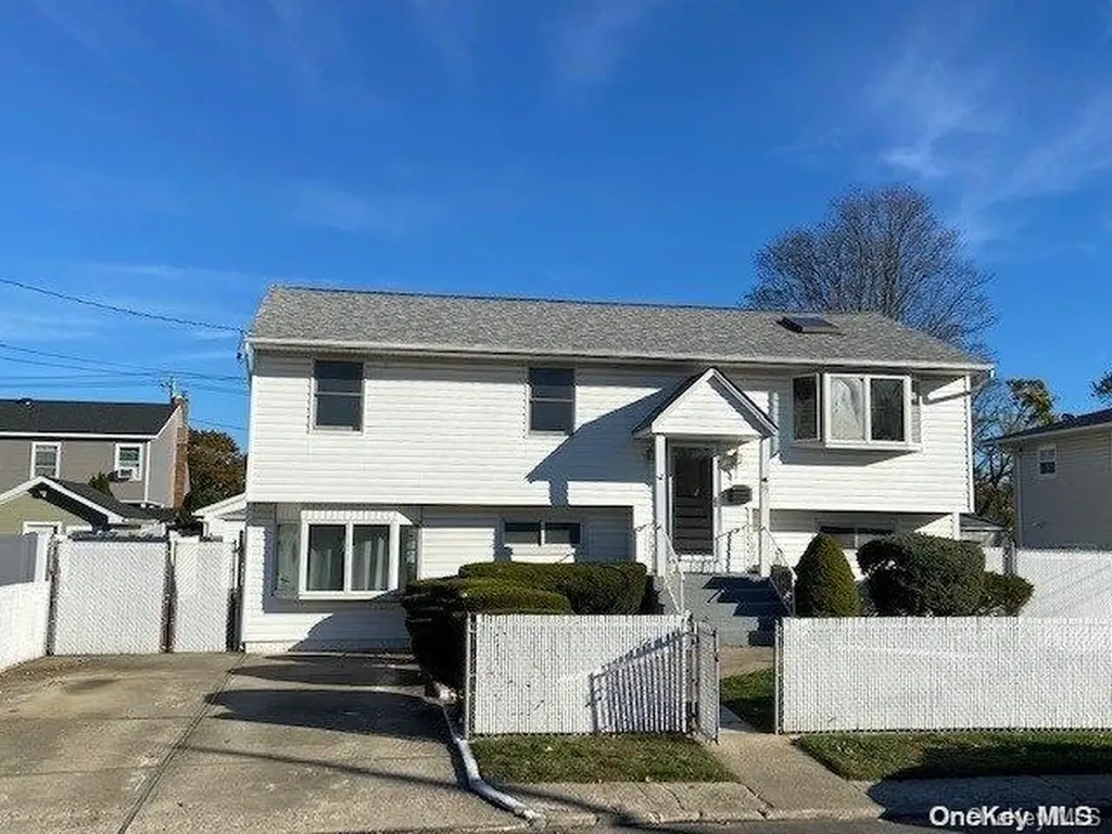 59 34th Street Copiague NY 11726