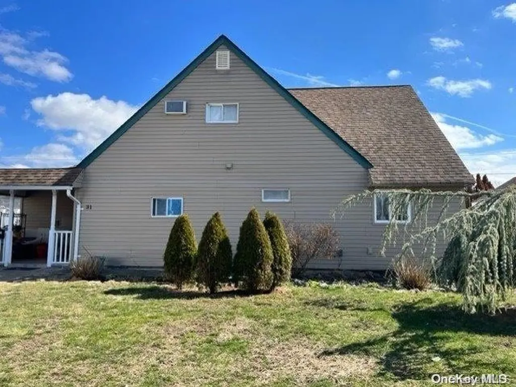 31 Pleasant Lane Levittown NY 11756