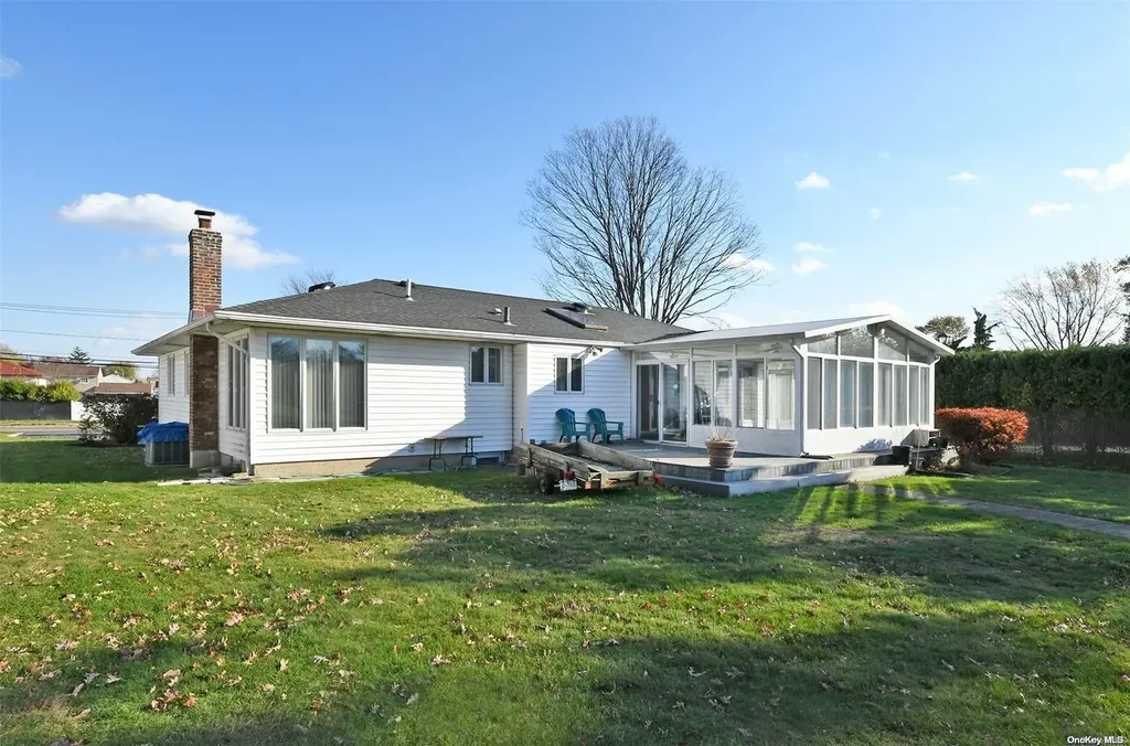 338 Commack Road Deer Park NY 11729