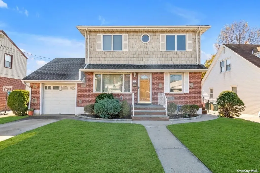 131 Dow Avenue Mineola NY 11501