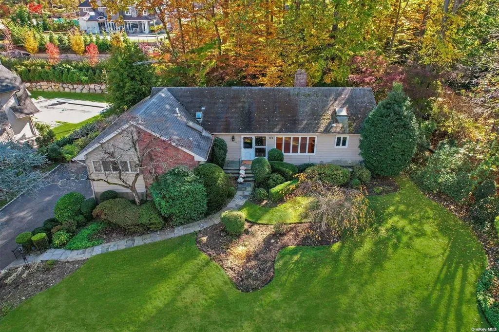 175 Birch Drive Roslyn NY 11576