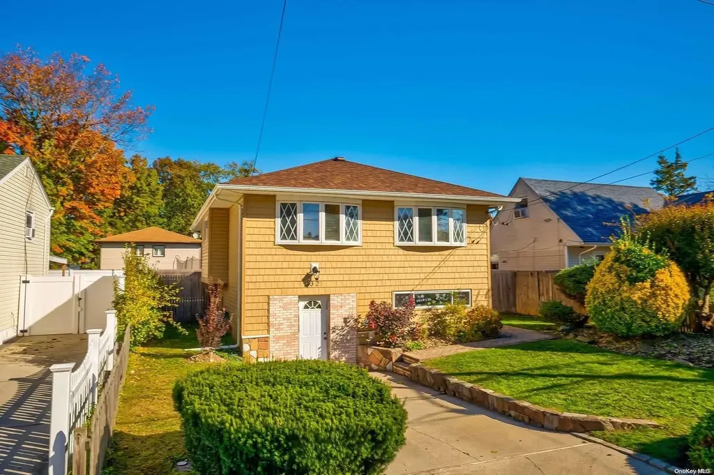 232 Rushmore Street Westbury NY 11590