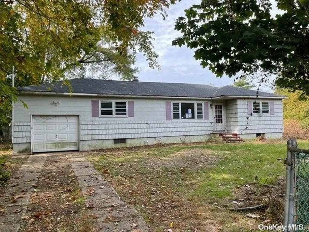 44 Whittier Drive Mastic Beach NY 11951