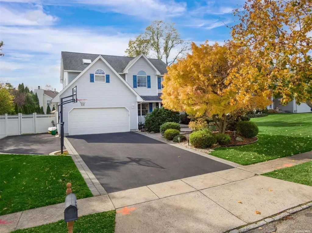 5 Long House Way Commack NY 11725