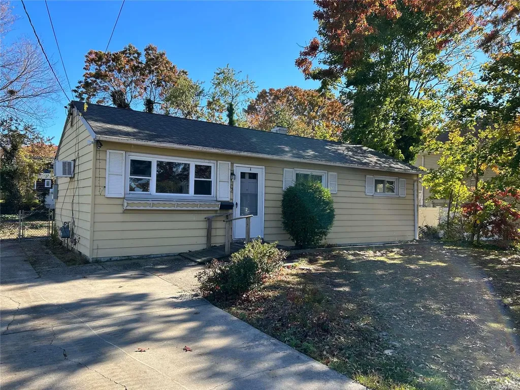 45 Leopold Avenue West Islip NY 11795