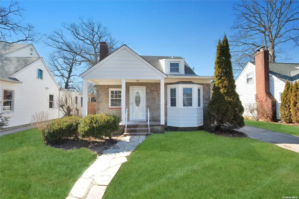 292 Chestnut Street West Hempstead NY 11552