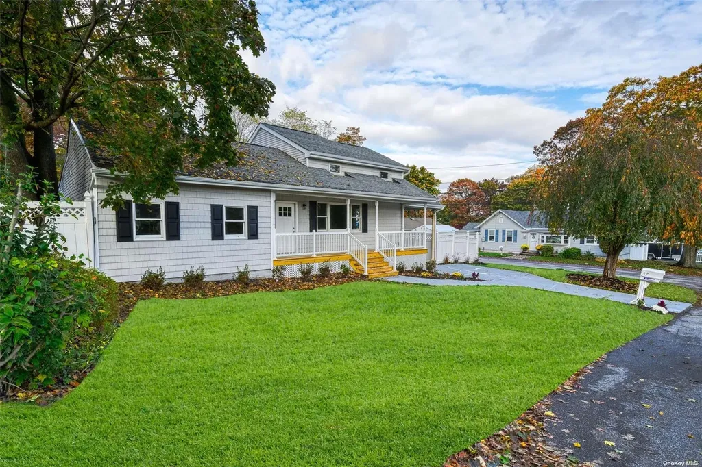 37 Weichers Avenue Ronkonkoma NY 11779